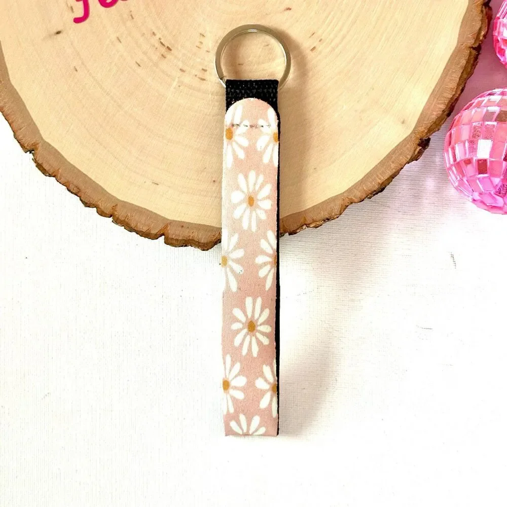 Boho Wristlet Keychain - Bohemian Key Holder Accessory (Daisies)